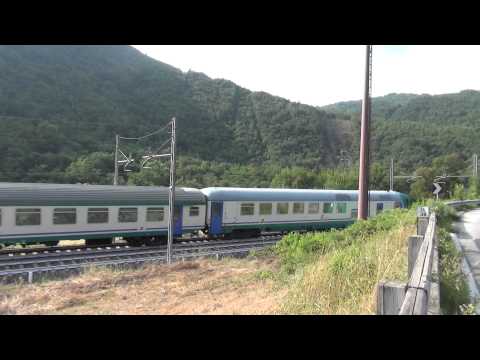 REGIONALE IN TRANSITO SULLA LINEA LENTA DEI GIOVI. 12 - 7 - 2015.