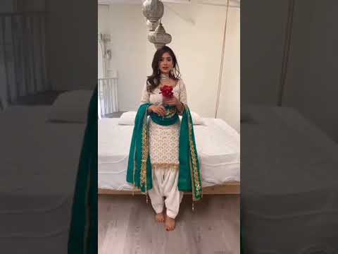 Thumbnail for taniya kinj kraa tref teri ap dhillon song 😘🥰😍  #shorts by Tania Gill