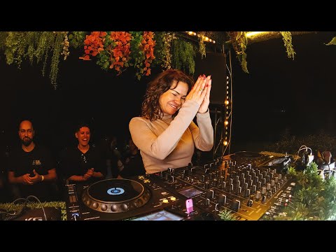 Ekanta B-side live at Sunset Deck976