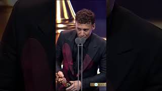 Altın Kelebek'te En İyi Erkek Şarkıcı Ödülü'nün kazananı Edis #edis #pantenealtı
