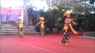preview picture of video 'LEGONG KERATON - 2012 - Denpasar Art Centre - Bali - Indonesia'