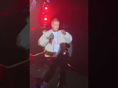 (Tyler goes to his daughters) Routines in the night - Breach Tour #twentyonepilots #tylerjoseph