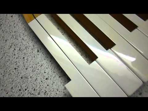 Klaviertasten auf Hochglanz poliert