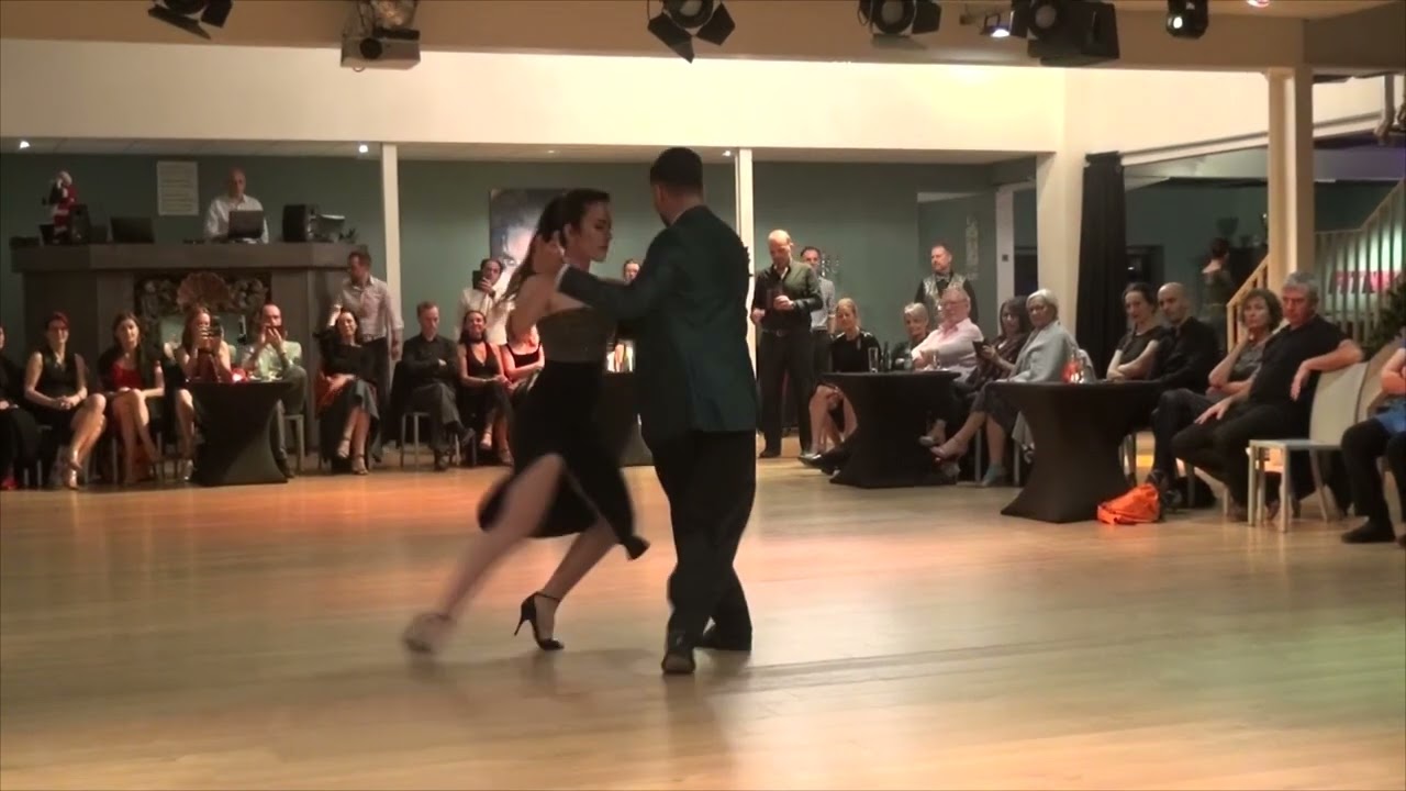 Video thumbnail for Belén Martinez & Niko Carambas: "Besos brujos" @ Life Izegem 2020