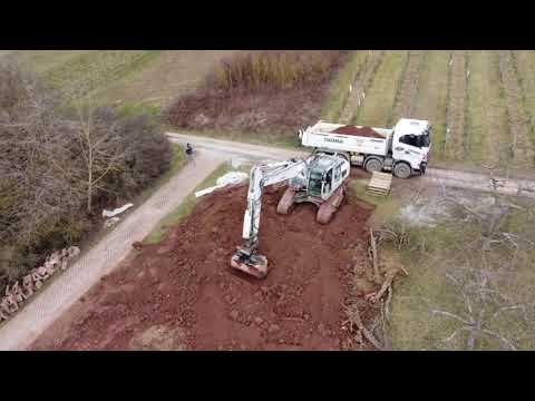 Baggerarbeiten am Hang