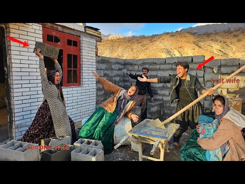 Endless Jealousy: When the Second Wife Attacked the First Wife, the Husband Saved Her