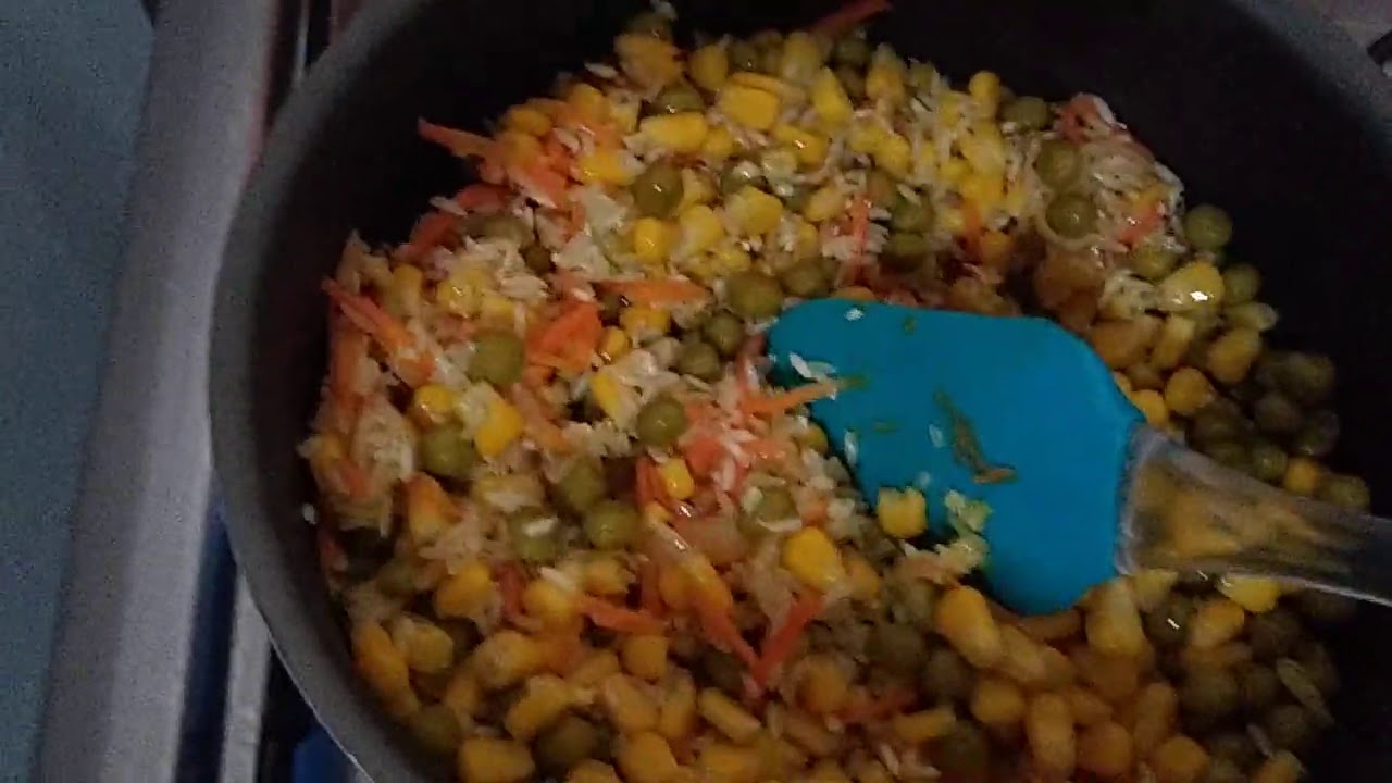Como Fazer Arroz com Cenoura, Ervilha e Milho verde Delicioso