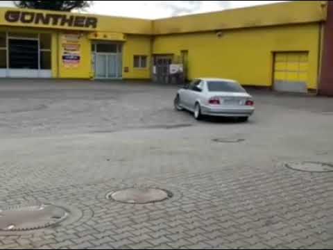 BMW E39 540i Automatic Burnout and Donuts