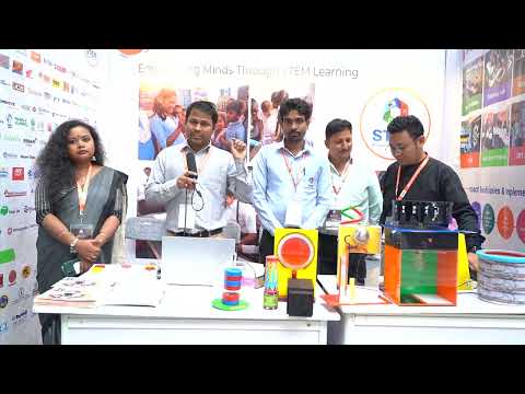 STEM Learning employees sharing their experience at India STEM Summit & Awards 2023 Exhibition | AICRA