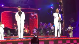 Christmas with Nick en Simon - santa Claus is coming to town