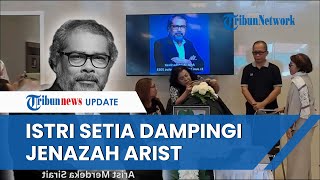 Istri Arist Merdeka Sirait Terus Menangis hingga Ditenangkan Kerabat saat Tunggu Jenazah Suami