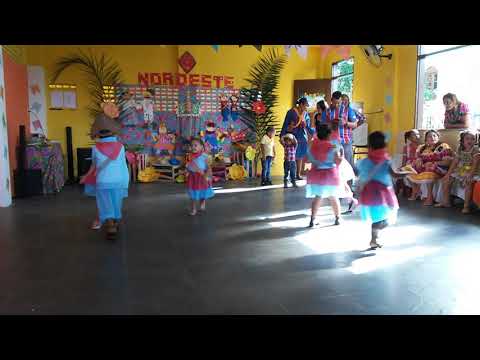 Layra e amigos brincando na festa junina 2019 g3