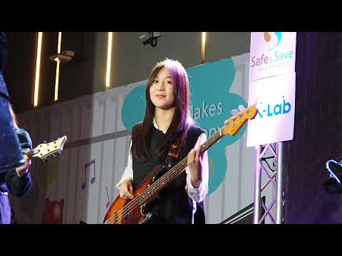 เพลงตุ๊กตาไล่ฝนกับมือเบสสุดเท่ห์