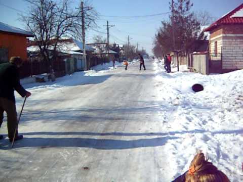 O Zi De Iarna Afara Cu Fetele Preajba!.AVI