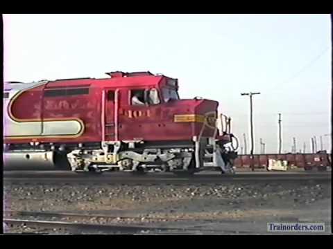 Classic Railroad Series 616 - Santa Fe FP45 Warbonnet quartet December 19, 1989