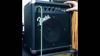 Video thumbnail for Fender Frontman 15B quick test by Santiago Moreno