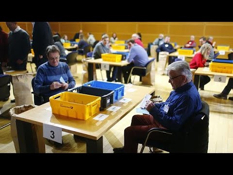 ميركل تتنفس الصعداء بعد تصويت الحزب الاشتراكي الديمقراطي لشكيل ائتلاف حكومي معها…