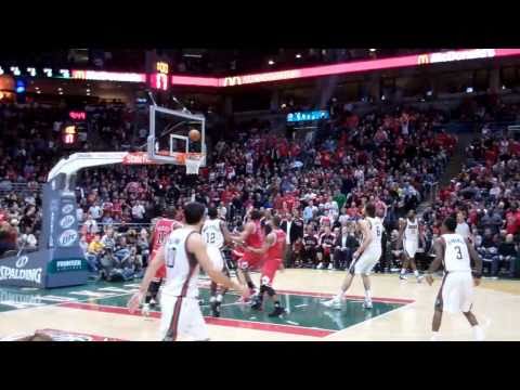 Derrick Rose takes over in Milwaukee 3-26-11 (Final 1:30)