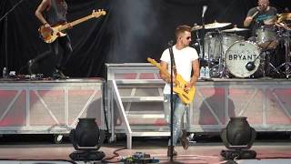 Chase Bryant 8-4-17 PNC Arts Center NJ :  Hell if I Know