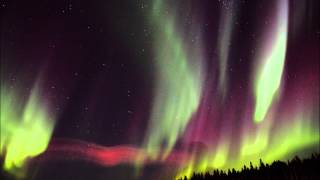 preview picture of video 'St. Patrick's Day Aurora Over Moosonee and Moose Factory Ontario.'