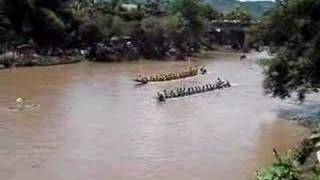 preview picture of video 'boat racing in Laos'