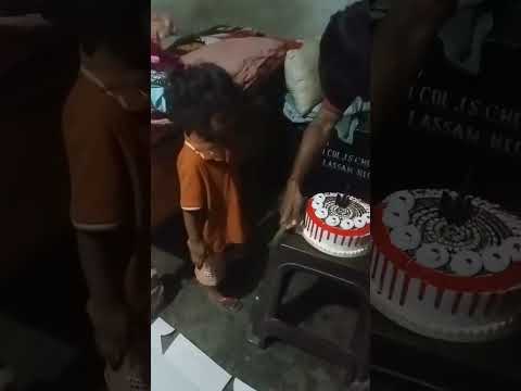 Yashi Apne Papa aur Dada se cake katwaya #entertainment #yashica #video