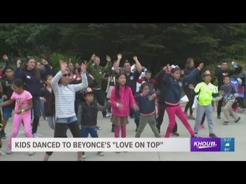 Kids dance in flash mob at San Francisco zoo