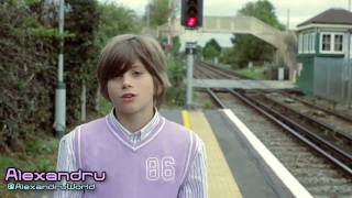 Alexandru in London singing Mistletoe cover - christmas playlist