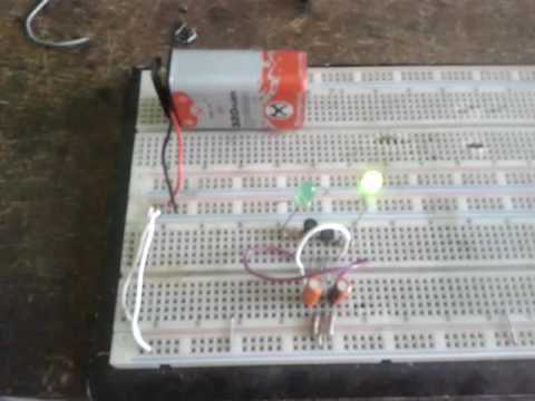 Oscilador (astável) com Leds e Transistores
