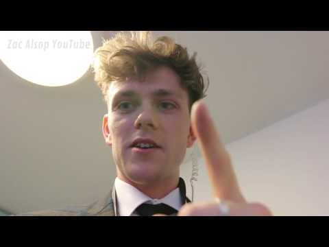 Fan Sneaks in to Mayweather vs McGregor!