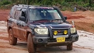 preview picture of video 'Mitsubishi Pajero io climbing hill'