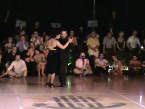  Vilma Fabiana Vega  and  Fernando Galera  are  dancing  to  a  tango