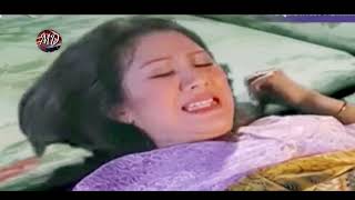 Download lagu Seorang Putri Di dalam Istana Melahirkan Di Bantu seorang Dukun Beranak  mp3