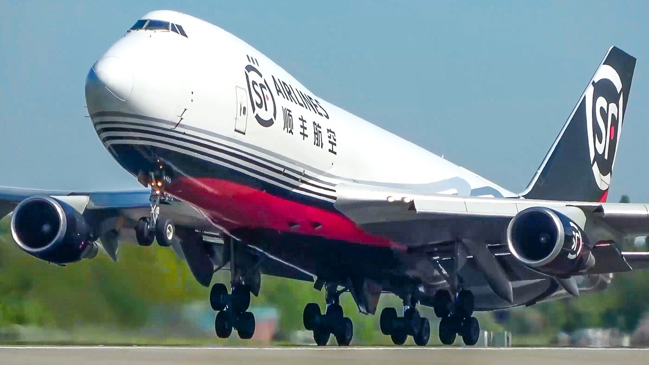 BOEING 747 LANDING & DEPARTURE INTO THE FOG - B747 only (4K)