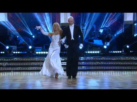 Patrik Starborg dansar slow fox i Tony bjuder upp - Let’s Dance (TV4)