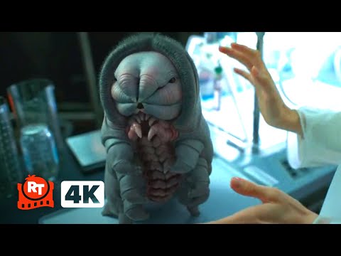 《米奇17》(2025) 4K - 虐待外星寶寶 | Movieclips (Mickey 17 (2025) 4K - Torturing a Baby Alien | Movieclips)