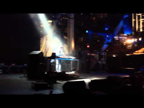 @Mat_Zo #grouptherapyMiami2012 Jerome Isma Ae vs Madeon - Flashing Icarus (Mat Zo Mashup)