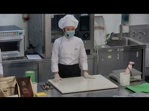 Cioccolata e pralineria con l'ex alunna del Panzini Agnese Rossetti, docente per un giorno,