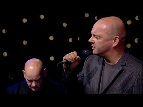 Hugh and Cry - Mother Glasgow, on STV 2