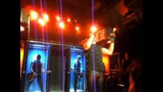 Heldmaschine (Völkerball) - Erfroren und Verbrannt