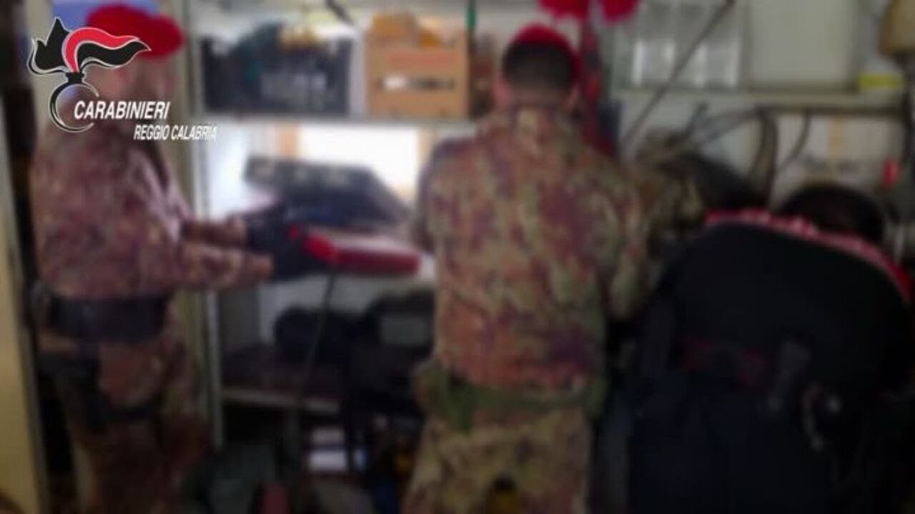 Trovato con armi clandestine in casa, arrestato nel Reggino