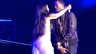 Nicki Minaj And Meek Mill Kiss On Stage For The First Time  #OMEEKA!