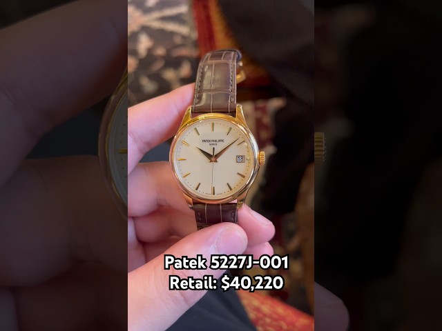Vídeo relacionado con ROUHO Caja de Reloj con Veta de Madera Expositor de Reloj Individual con Soporte Acolchado e Interior Liso Formato de Sobremesa Base Compacta para Patek Philippe Calatrava