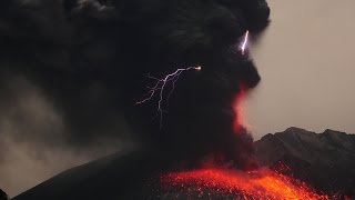 Vulkanische Blitze am Sakurajima