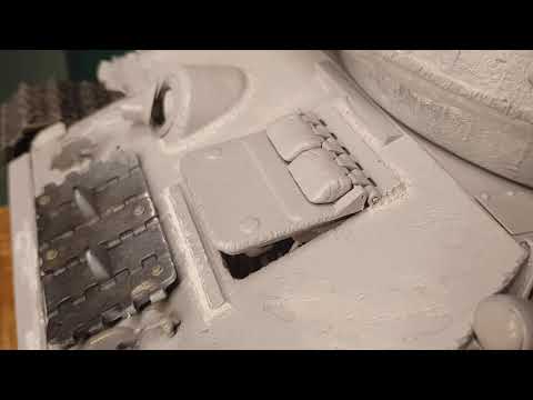 RC T-34/85 servo-controlled driver hatch