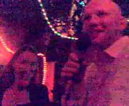 Enrico und Ina beim Karaoke