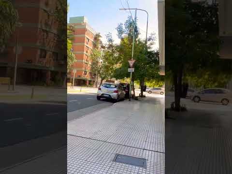 Es un mediodía muy tranquilo por la avenida Chivilcoy en el barrio de #devoto #walking #shorts #bsas