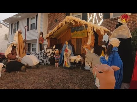 Casal cria presépio exclusivo e pessoal ao ar livre em Virginia Beach