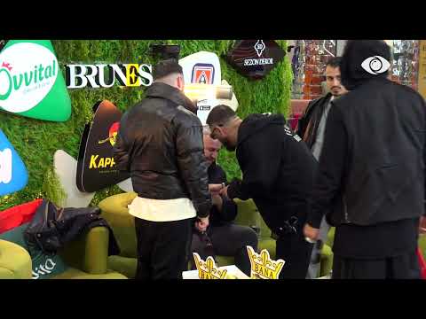 "Zot ma ruaj djalin"/ Rogerti përlotet për djalin e tij, banorët i qëndrojnë afër