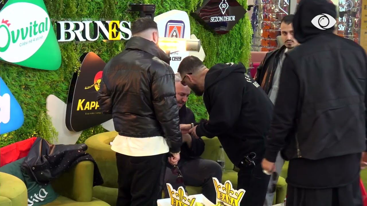 Zot ma ruaj djalin/ Rogerti përlotet për djalin e tij, banorët i qëndrojnë afër